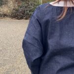 デニム好きのための岡山産セルビッジデニム裾フリンジVネックロング丈デニムワンピース