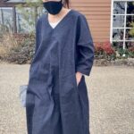 デニム好きのための岡山産セルビッジデニム裾フリンジVネックロング丈デニムワンピース