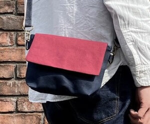 倉敷帆布と岡山デニムのバイカラーミニショルダーバッグ-ボルドー