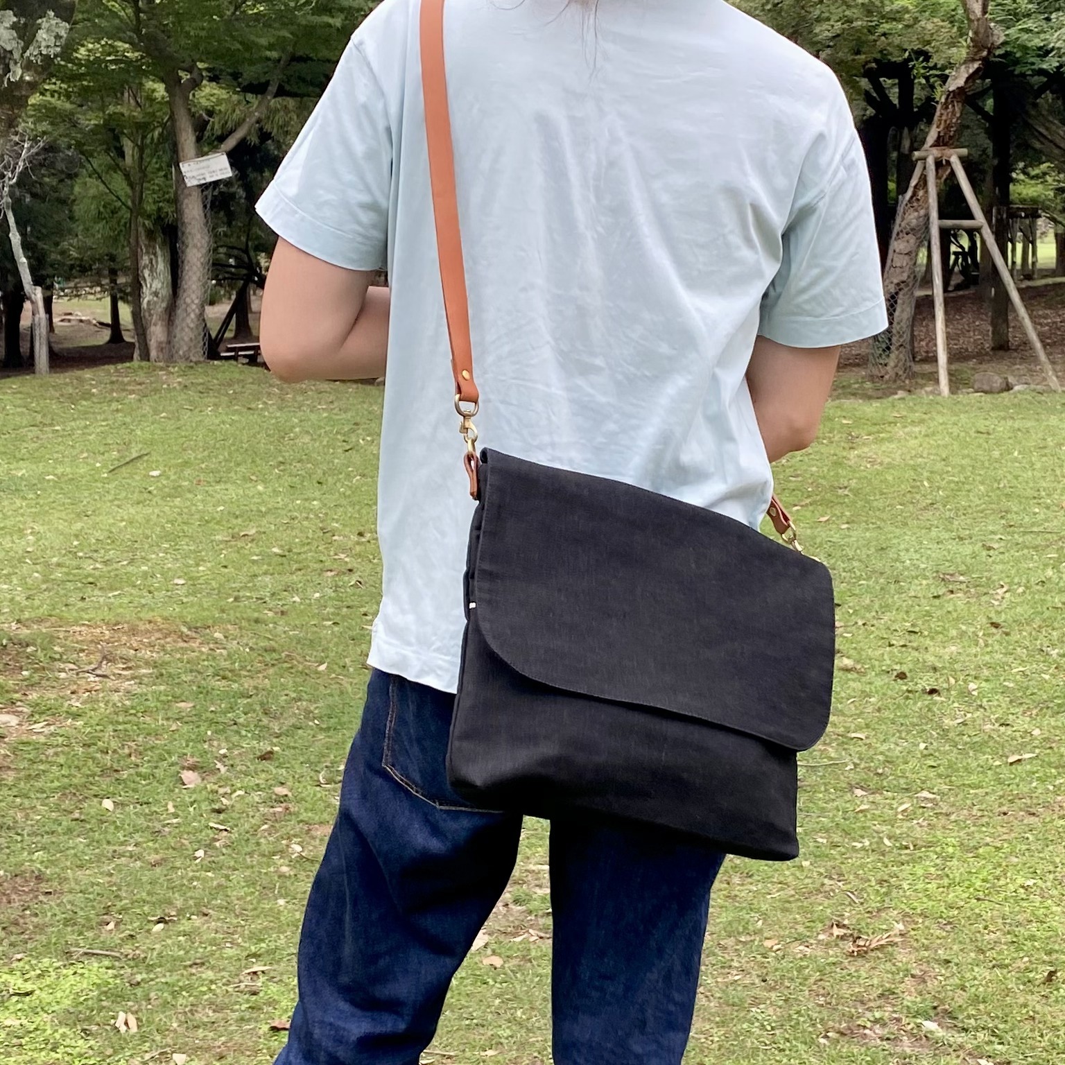 岡山セルビッチ黒デニム×イタリアンレザーメッセンジャーバッグ