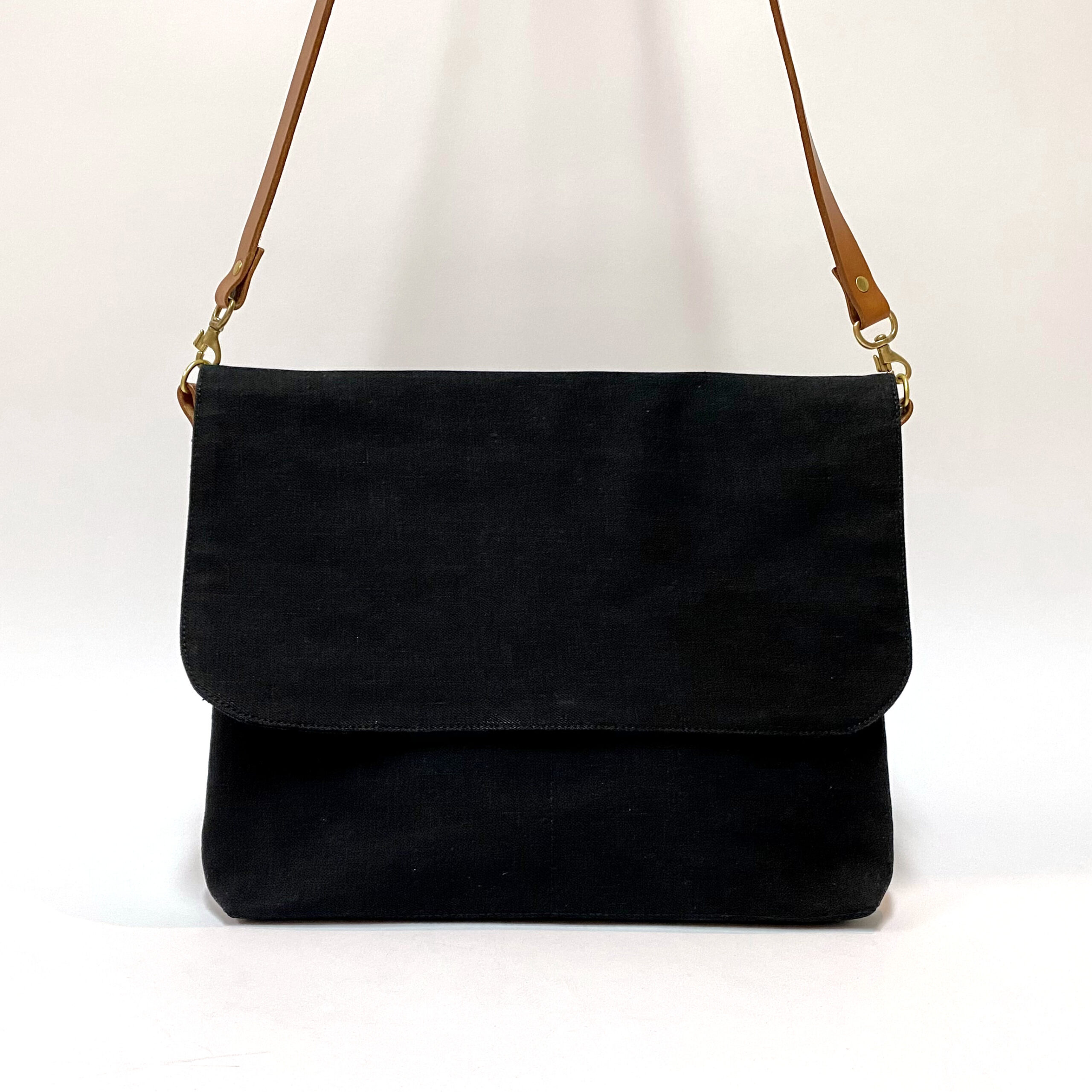 岡山セルビッチ黒デニム×イタリアンレザーメッセンジャーバッグ