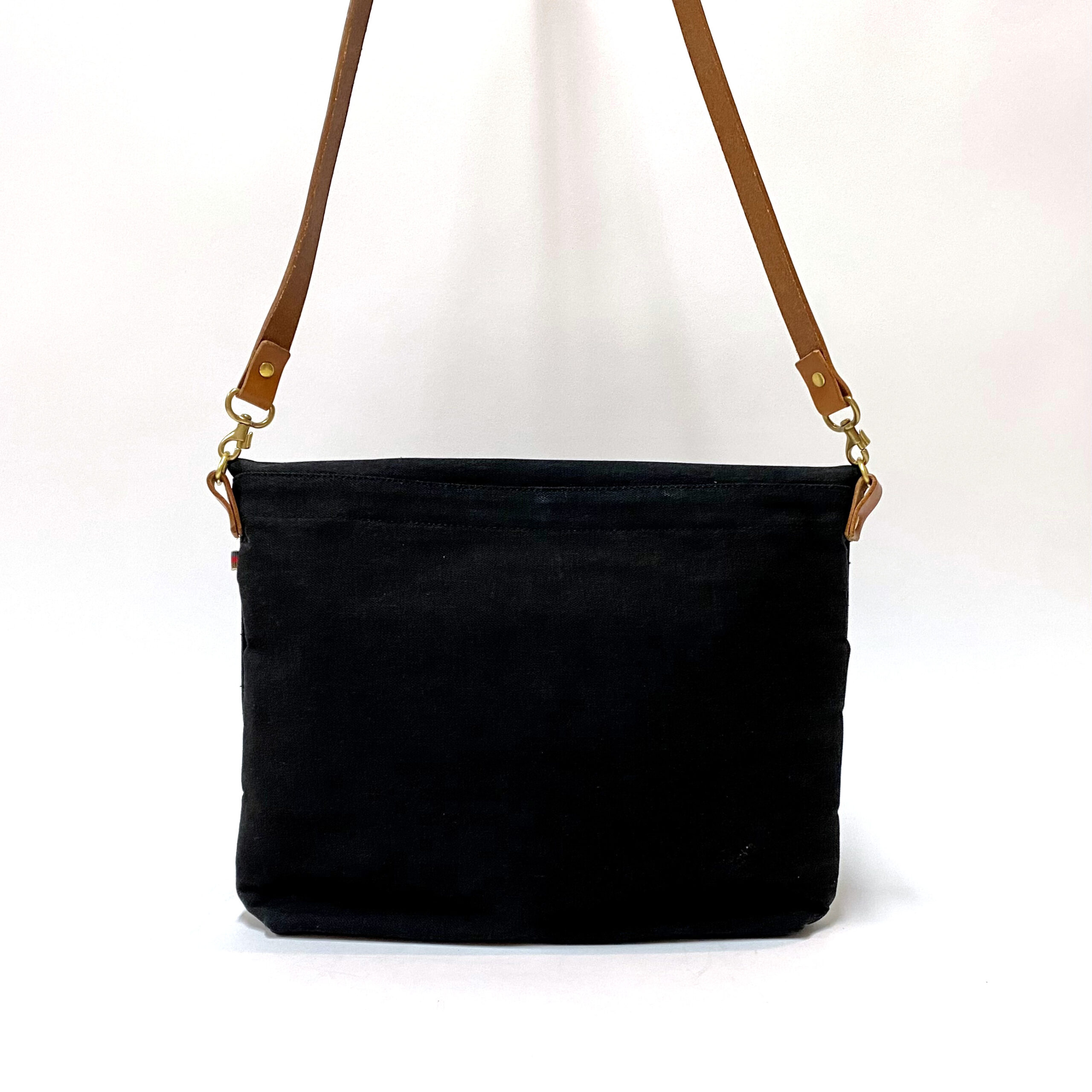 岡山セルビッチ黒デニム×イタリアンレザーメッセンジャーバッグ