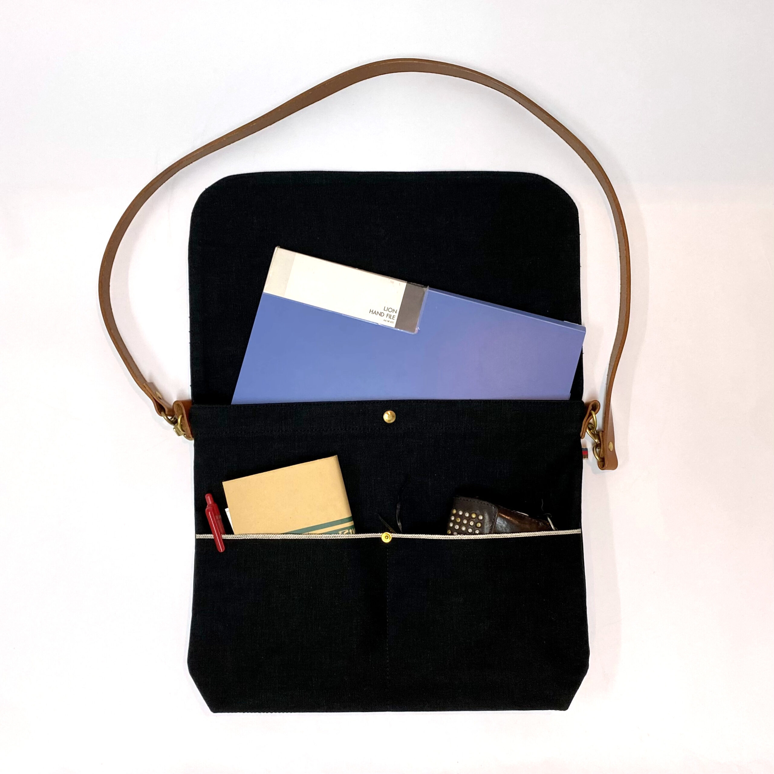 岡山セルビッチ黒デニム×イタリアンレザーメッセンジャーバッグ