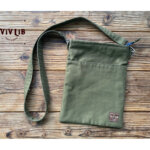 バックサテンのサコッシュ・スマホショルダー