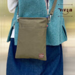 バックサテンのサコッシュ・スマホショルダー