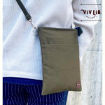 バックサテンのサコッシュ・スマホショルダー