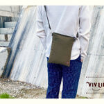 バックサテンのサコッシュ・スマホショルダー