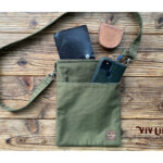 バックサテンのサコッシュ・スマホショルダー